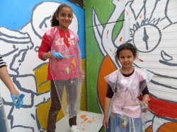 ילדי חורה מצירים על הקירות-אביב 2013